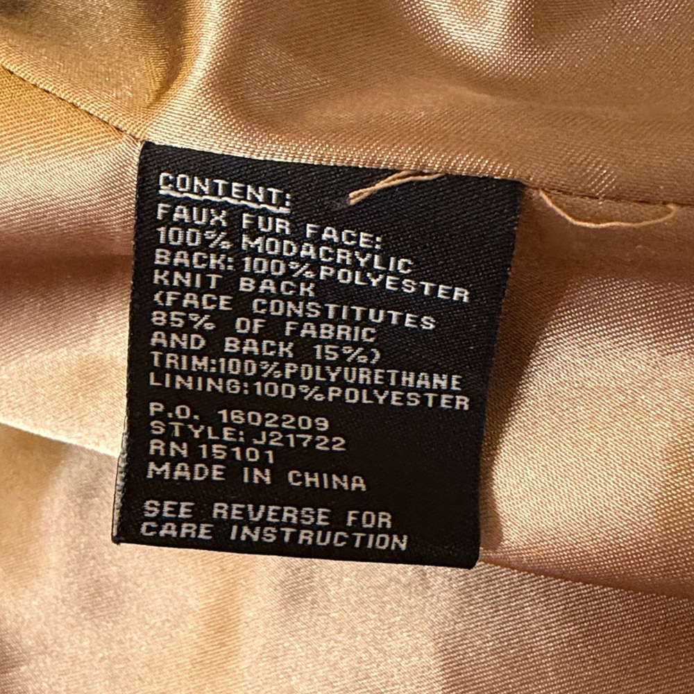 Gorgeous! Jones, New York faux fur jacket size
Medium.  perfect condition! - Picture 7 of 7